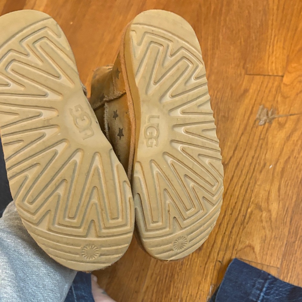 UGG Tan Star Patterned Boots - Picture 5 of 6